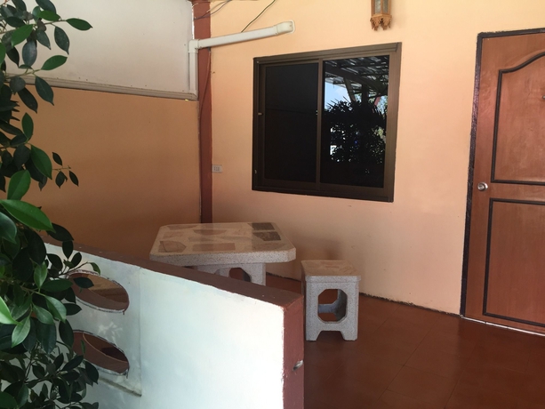 Imagen de los exteriores del Hotel Baan Kaew Ruen Kwan. Foto 12
