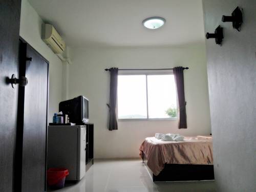 Imagen de la habitación del Hotel Baan Kanta. Foto 15