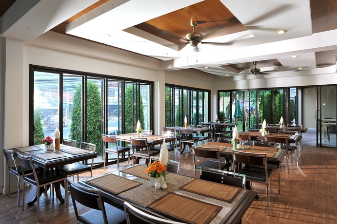 Imagen del bar/restaurante del Hotel Baan Karon Resort. Foto 5