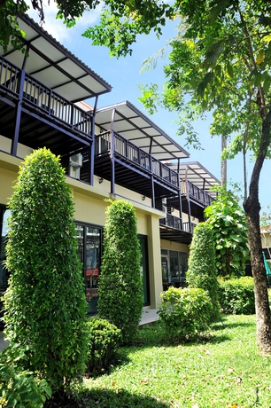Imagen de los exteriores del Hotel Baan Karon Resort. Foto 13