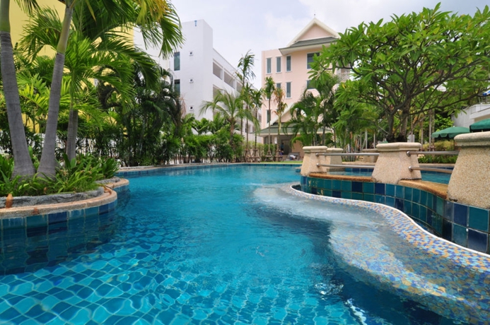 Imagen de los exteriores del Hotel Baan Karonburi Resort. Foto 11