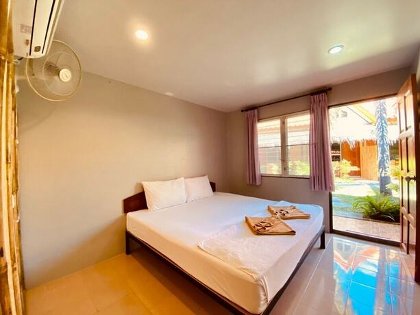 Imagen de la habitación del Hotel Baan Kasirin Resort Pattaya Beach. Foto 20