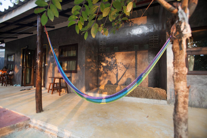 Imagen de los exteriores del Hotel Baan Katisod. Foto 12