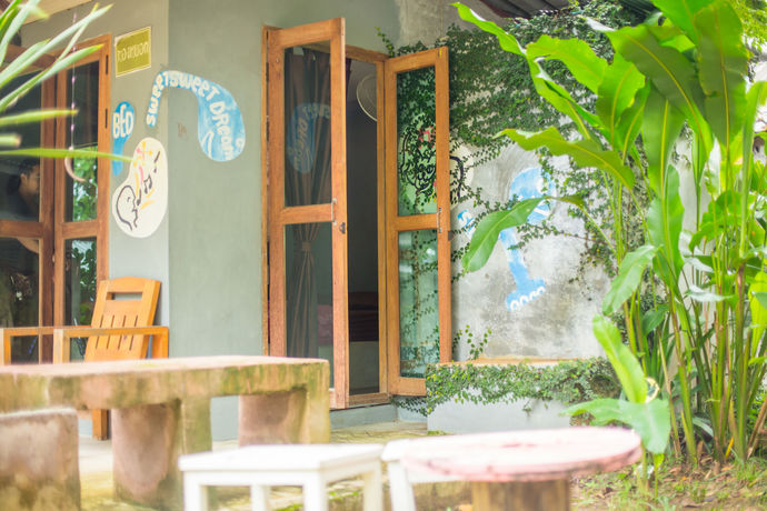 Imagen de los exteriores del Hotel Baan Katisod. Foto 16