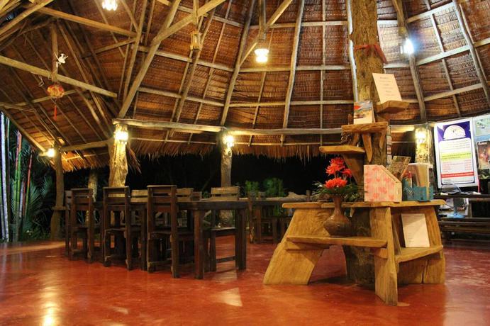 Imagen del bar/restaurante del Hotel Baan Khao Sok Resort. Foto 5