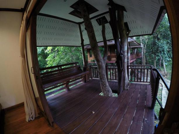 Imagen de la habitación del Hotel Baan Khao Sok Resort. Foto 10