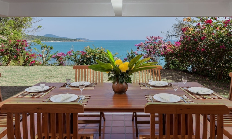 Imagen del bar/restaurante del Hotel Baan Khunying - Secluded Beachfront Villa. Foto 2