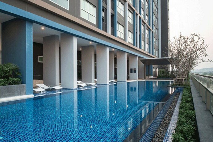 Imagen de la piscina del Hotel Baan Kiang Fah Hua Hin Condominium By Montri. Foto 33