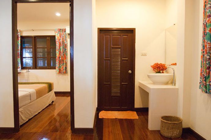 Imagen de la habitación del Hotel Baan Klang Aow Beach Resort. Foto 4