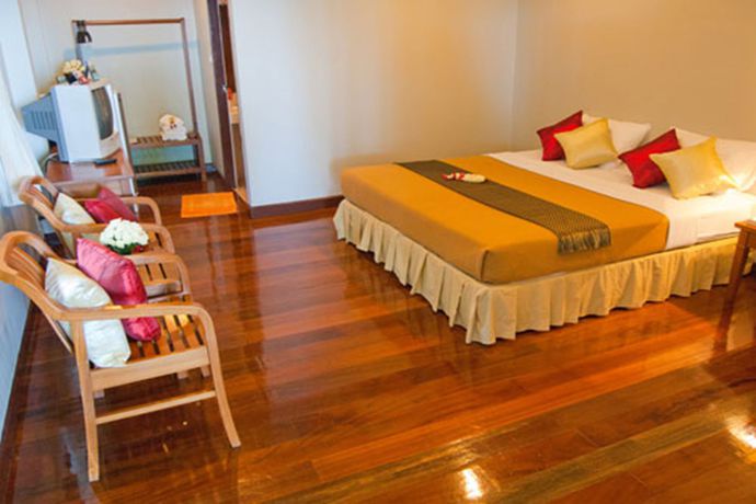 Imagen de la habitación del Hotel Baan Klang Aow Beach Resort. Foto 11