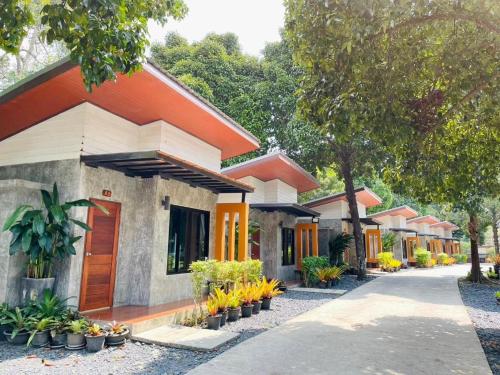 Imagen general del Hotel Baan Klang Suan Resort. Foto 9