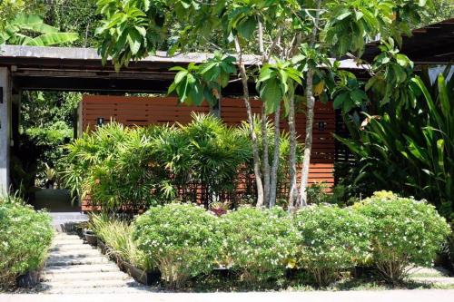 Imagen general del Hotel Baan Klang Suan Resort. Foto 20