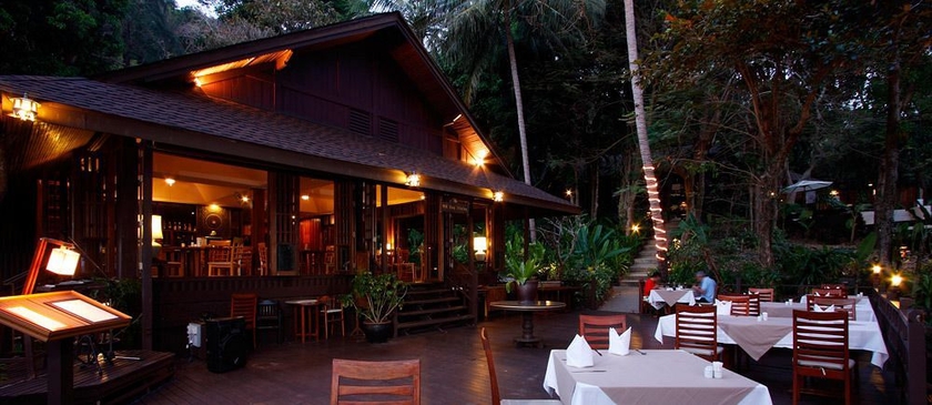 Imagen del bar/restaurante del Hotel Baan Krating Phuket Resort. Foto 2