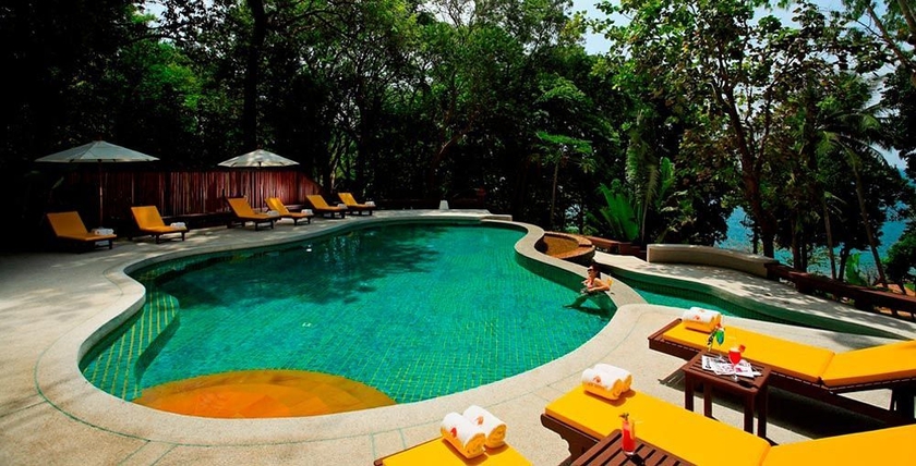 Imagen de la piscina del Hotel Baan Krating Phuket Resort. Foto 15
