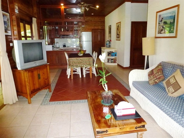 Imagen de los interiores del Hotel Baan Laem Noi Villa. Foto 11