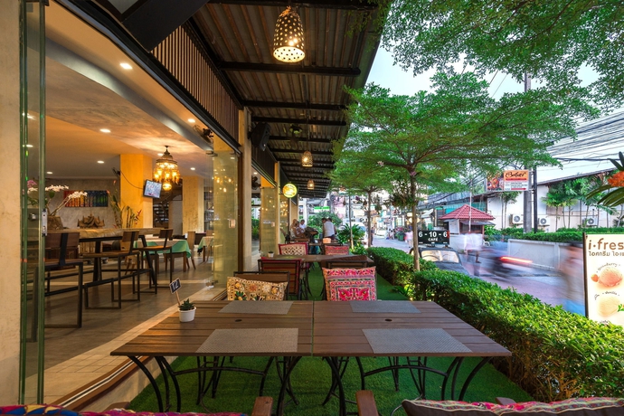 Imagen del bar/restaurante del Hotel Baan Laimai Beach Resort and Spa. Foto 6