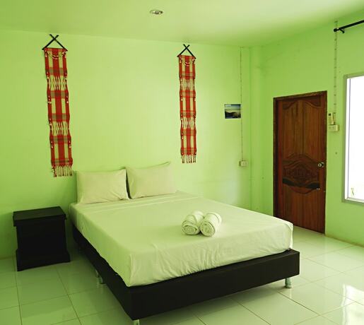 Imagen de la habitación del Hotel Baan Lung Yod Resort Keangkrachan. Foto 17