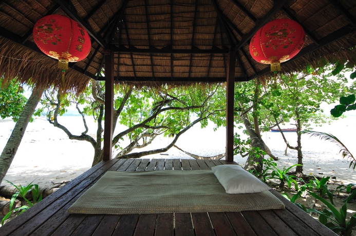 Imagen general del Hotel Baan Mai Beachfront Phuket Lone Island. Foto 1