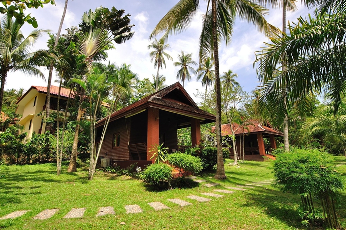Imagen general del Hotel Baan Mai Beachfront Phuket Lone Island. Foto 2