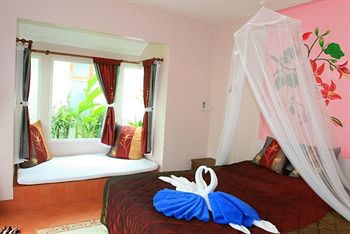 Imagen de la habitación del Hotel Baan Montra Beach Resort. Foto 4