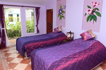 Imagen de los exteriores del Hotel Baan Montra Beach Resort. Foto 10