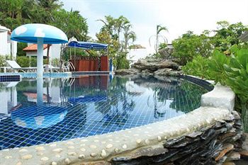 Imagen de la habitación del Hotel Baan Montra Beach Resort. Foto 5