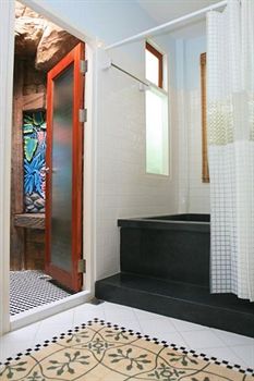 Imagen de la habitación del Hotel Baan Montra Beach Resort. Foto 7