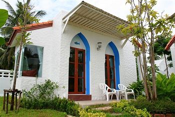 Imagen de la habitación del Hotel Baan Montra Beach Resort. Foto 8