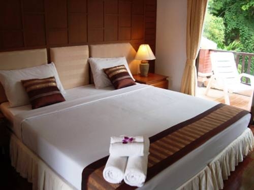 Imagen de la habitación del Hotel Baan Nern Sai Resort. Foto 8