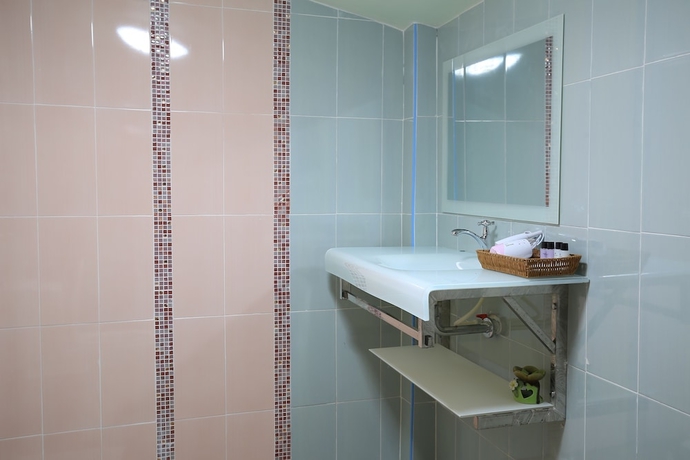 Imagen de la habitación del Hotel Baan Oshi Beach. Foto 15