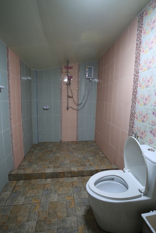 Imagen de la habitación del Hotel Baan Oshi Beach. Foto 17