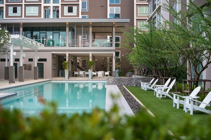 Imagen de la piscina del Hotel Baan Peang Ploen By Montri. Foto 36