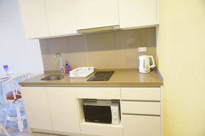 Imagen general del Hotel Baan Plai Haad Beachfront Condominium. Foto 2