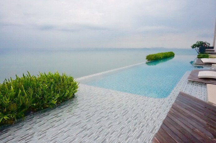 Imagen general del Hotel Baan Plai Haad Beachfront Condominium. Foto 8