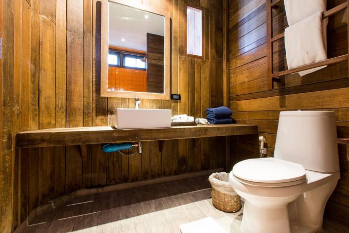 Imagen de la habitación del Hotel Baan Ploy Sea. Foto 8