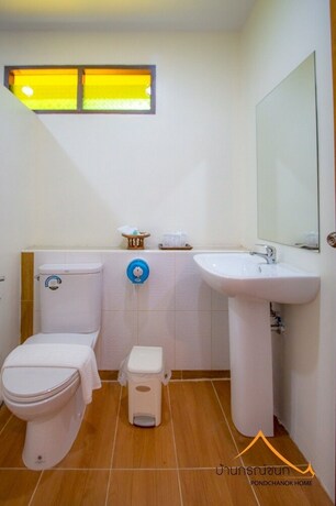 Imagen de la habitación del Hotel Baan Pondchanok Hotel. Foto 23