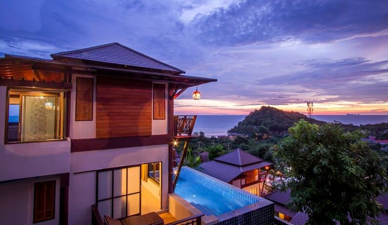 Imagen de la habitación del Hotel Baan Puteri Lanta Villa. Foto 23