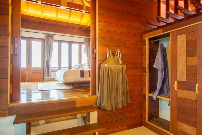 Imagen de la habitación del Hotel Baan Puteri Lanta Villa. Foto 29