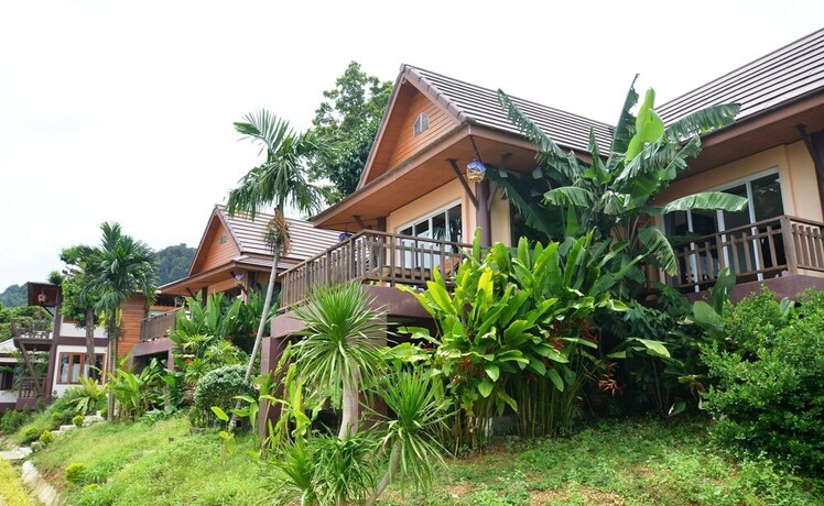 Imagen de la habitación del Hotel Baan Puteri Lanta Villa. Foto 32