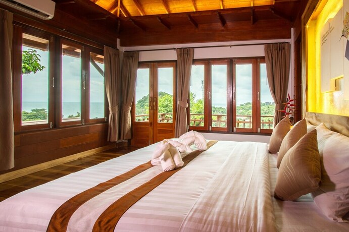 Imagen de la habitación del Hotel Baan Puteri Lanta Villa. Foto 33