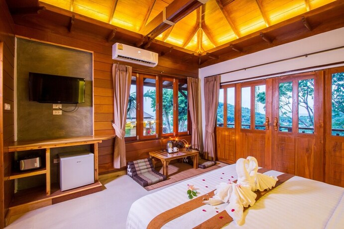 Imagen de la habitación del Hotel Baan Puteri Lanta Villa. Foto 35