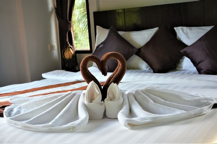 Imagen de la habitación del Hotel Baan Puteri Lanta Villa. Foto 36