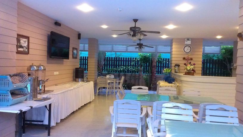 Imagen de la piscina del Hotel Baan Rabiang Talay. Foto 16