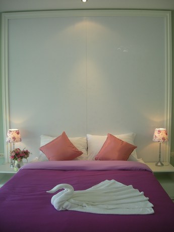 Imagen de los exteriores del Hotel Baan Rim Klong Resort. Foto 16