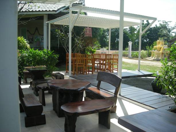 Imagen de la habitación del Hotel Baan Rim Klong Resort. Foto 13