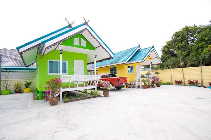 Imagen de la habitación del Hotel Baan Rommai Sattahip. Foto 12