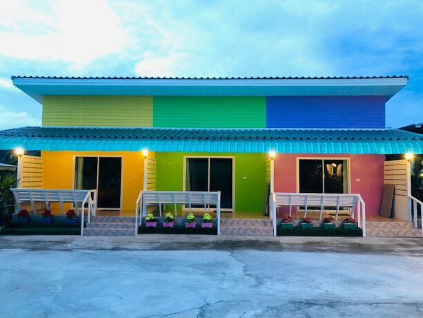 Imagen de la habitación del Hotel Baan Rommai Sattahip. Foto 13