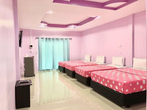 Imagen de la habitación del Hotel Baan Rommai Sattahip. Foto 14
