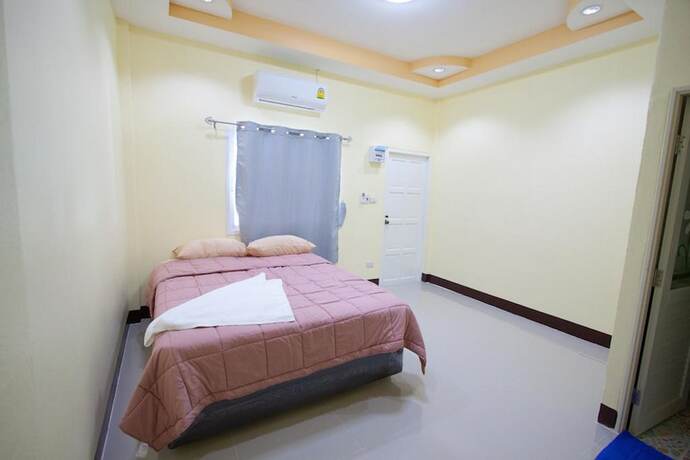 Imagen de la habitación del Hotel Baan Rommai Sattahip. Foto 17