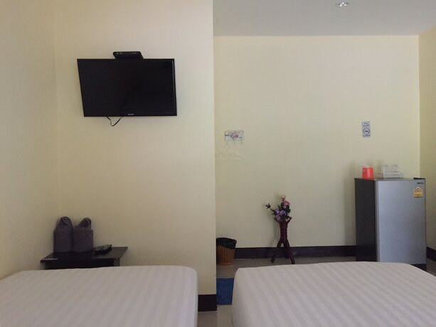 Imagen de la habitación del Hotel Baan Rommai Sattahip. Foto 18